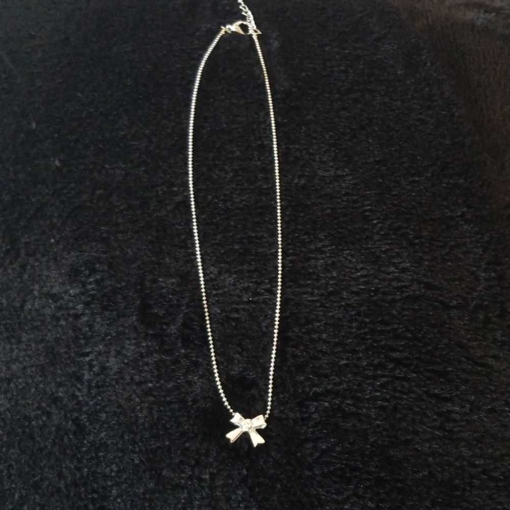 Cookie Lee bow necklace